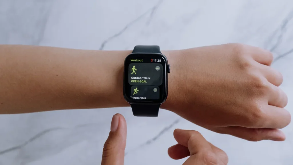 How to Set Time on a Smartwatch Without an App 